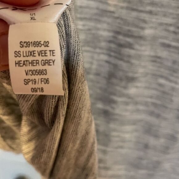 Old Navy Luxe Marble Gray Short Sleeve V-Neck Tee - Picture 5 of 5